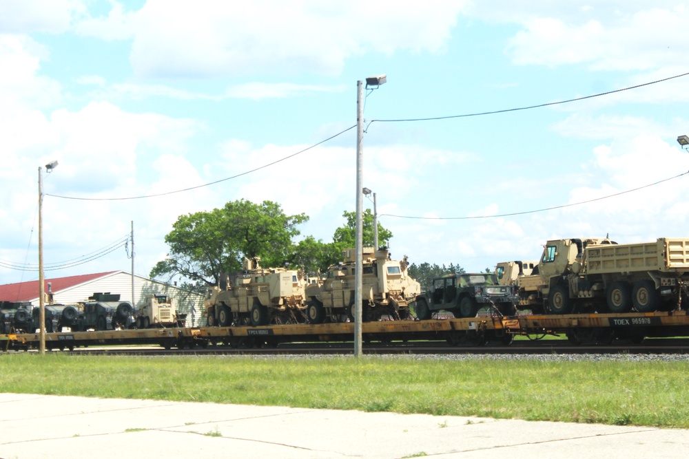 32nd Infantry Brigade Combat Team Soldiers complete ‘largest rail movement with civilian linehaul Wisconsin National Guard has ever done’