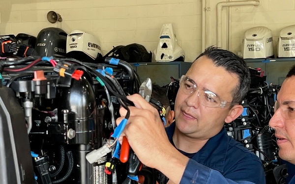 NAVSCIATTS Diesel and Outboard Motor Training