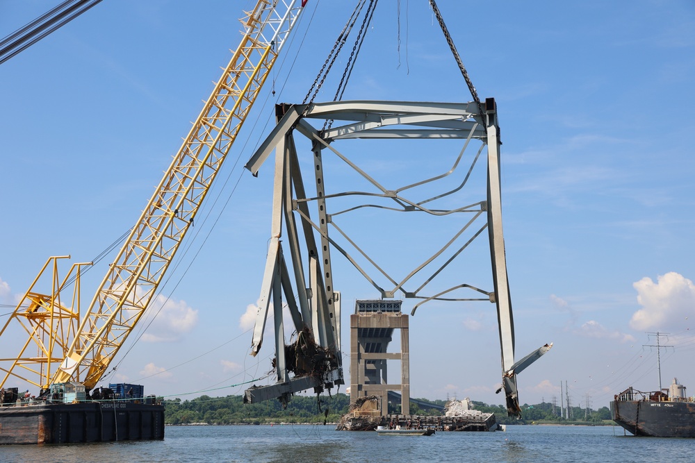 Unified Command removes final large bridge segment, nears complete restoration of Baltimore's federal channel