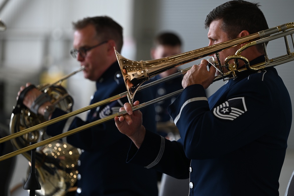 Perry assumes command of 445th Airlift Wing