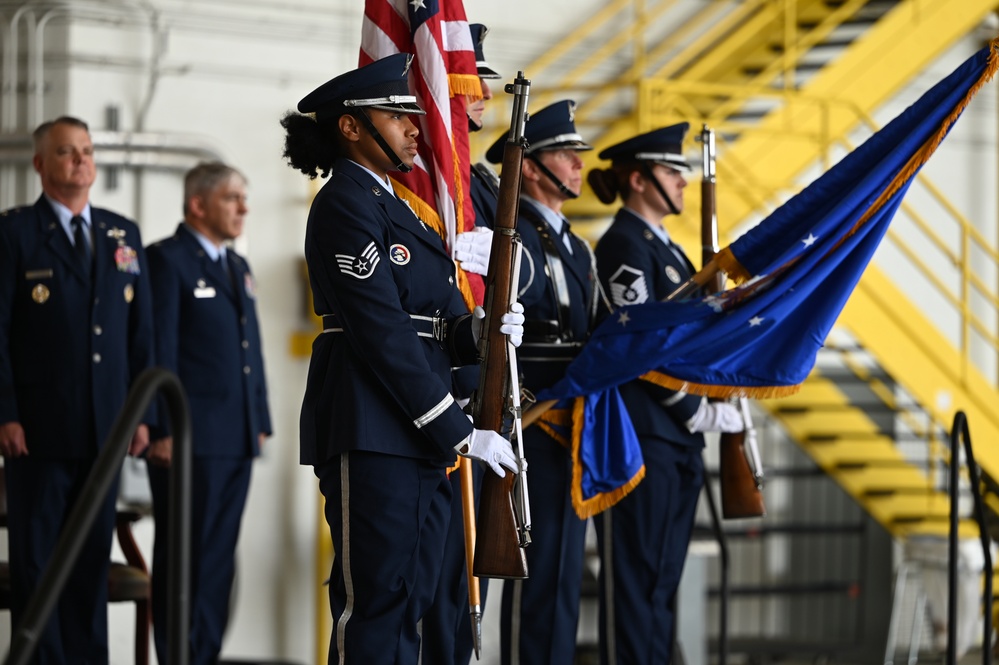 Perry assumes command of 445th Airlift Wing