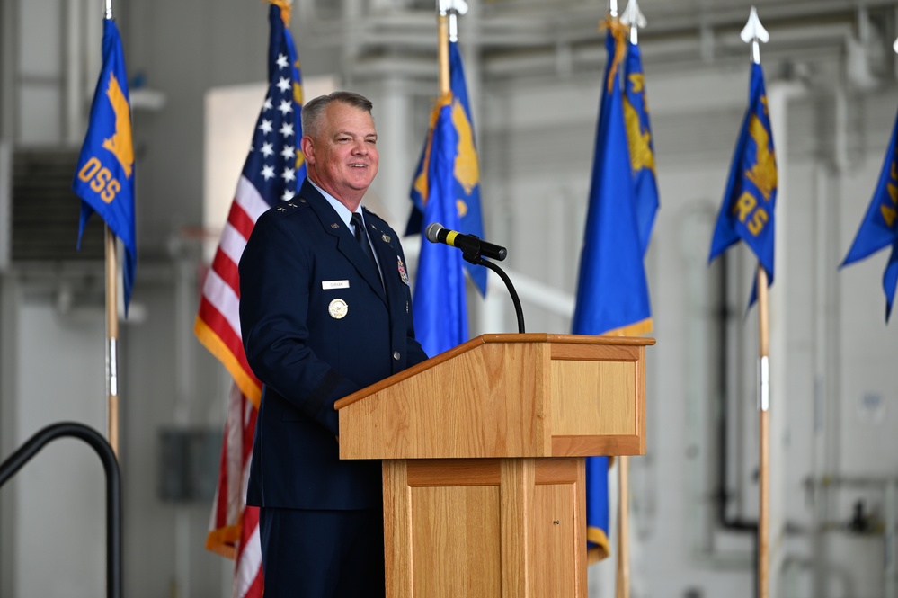 Perry assumes command of 445th Airlift Wing