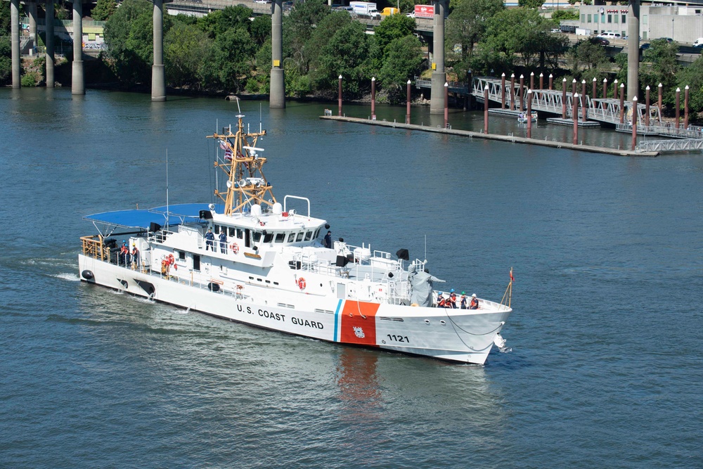 Portland Fleet Week Welcomes Ships from U.S. Navy, U.S. Coast Guard and Royal Canadian Navy