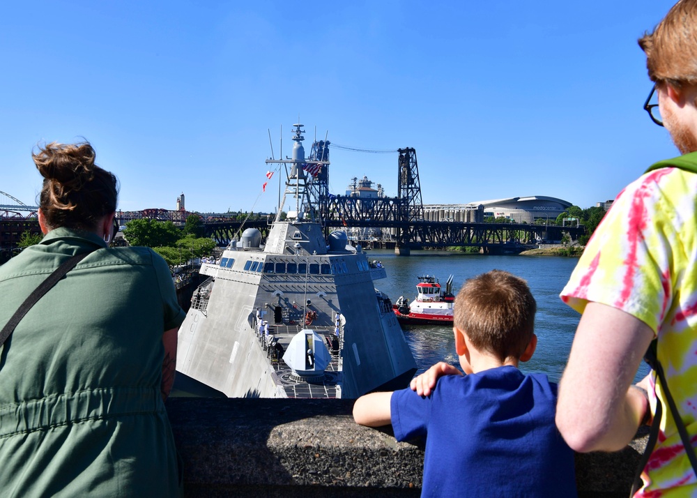 Portland Fleet Week Welcomes Ships from U.S. Navy, U.S. Coast Guard and Royal Canadian Navy