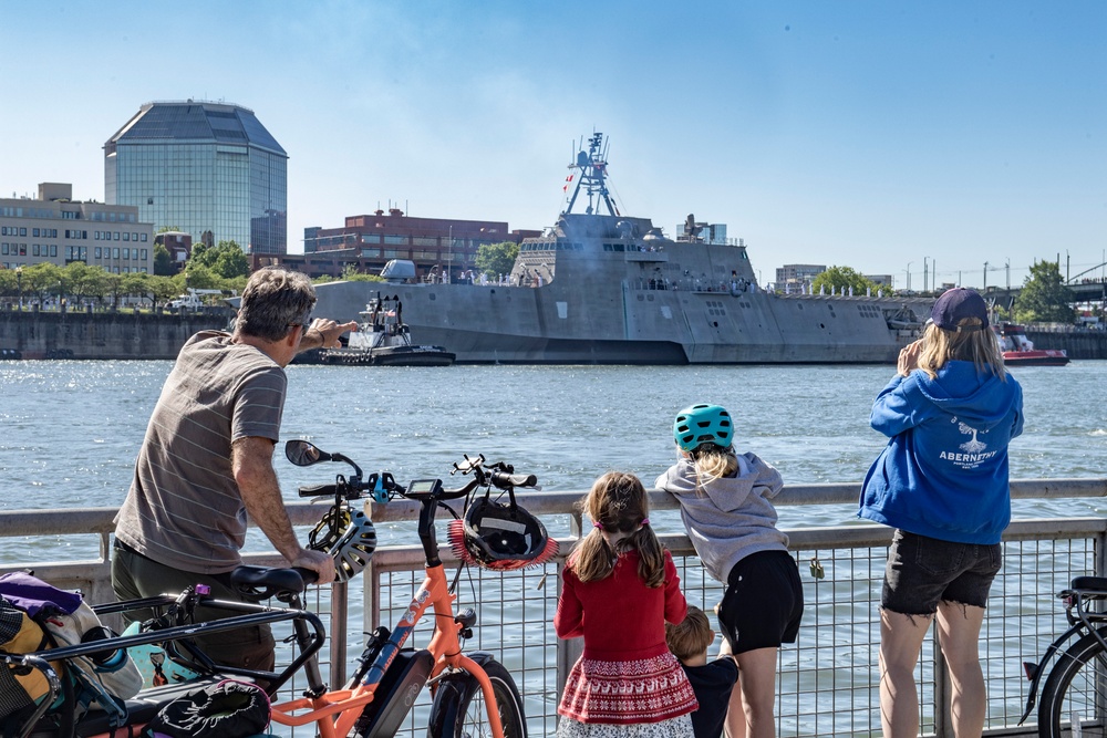 USS Montgomery Arrives For Portland Fleet Week