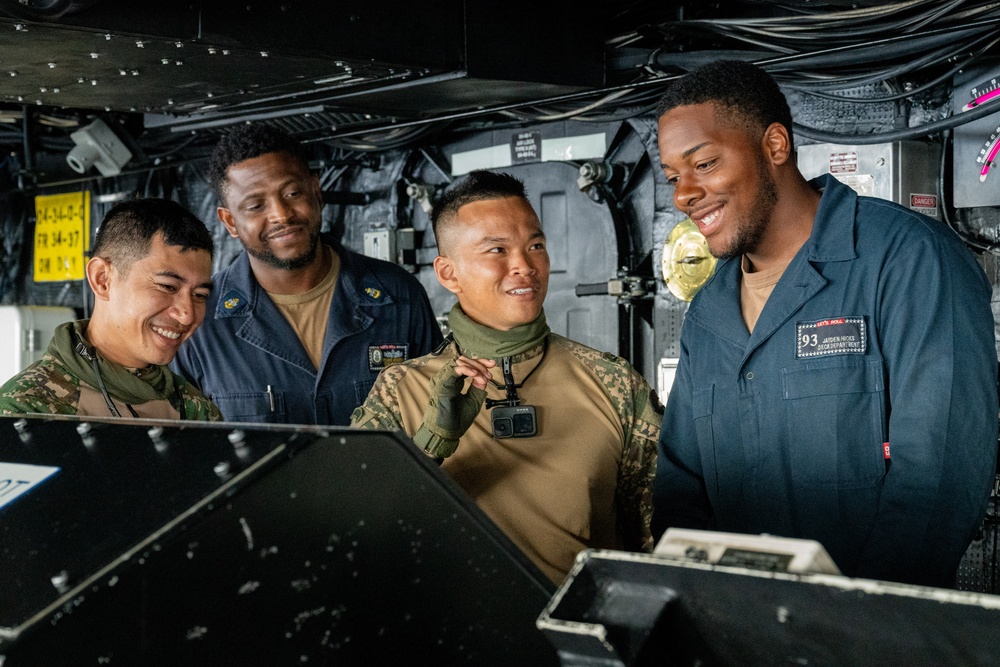 Tiger Strike 24: Malaysian Paratroopers Visit USS Somerset at Sea