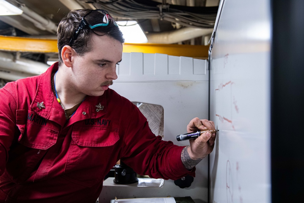 USS Ronald Reagan (CVN 76) Sailors fabricate parts in machine repair shop