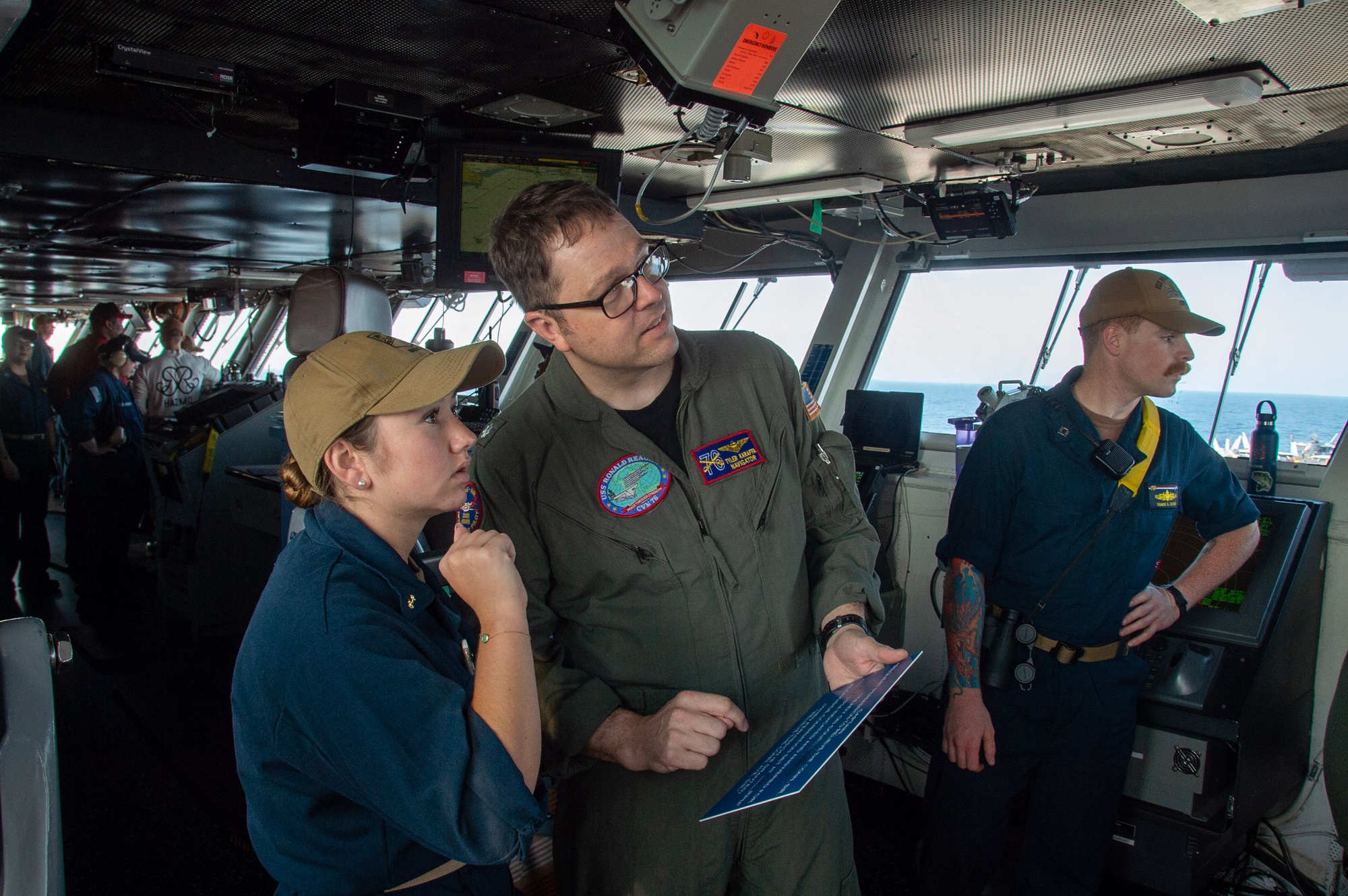 洋楽 CHIEF OPERATOR DVIDS - Images - USS Ronald Reagan (CVN 76) Midshipmen stand watch