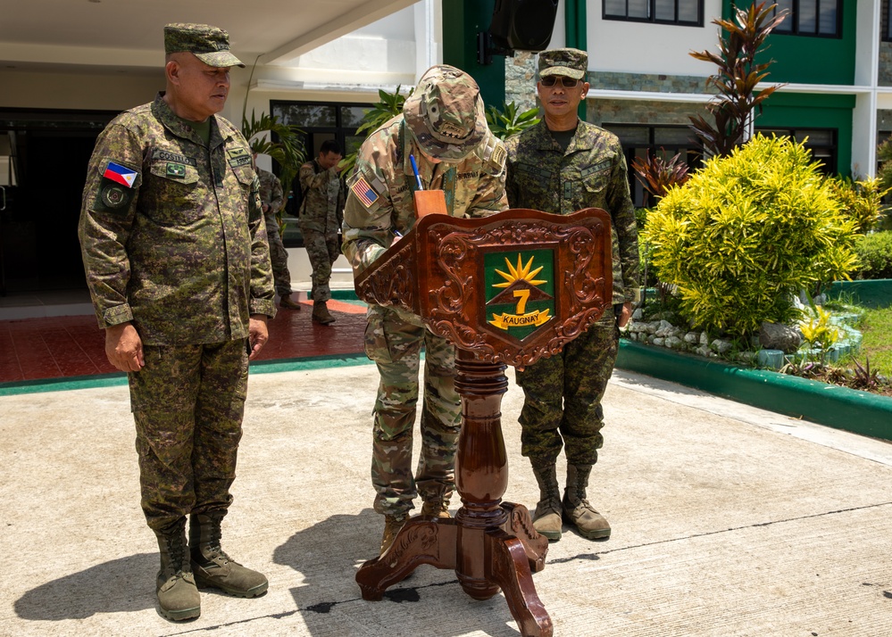 JPMRC-X | Lt. Gen. James Jarrard (DCG, USARPAC) Visit