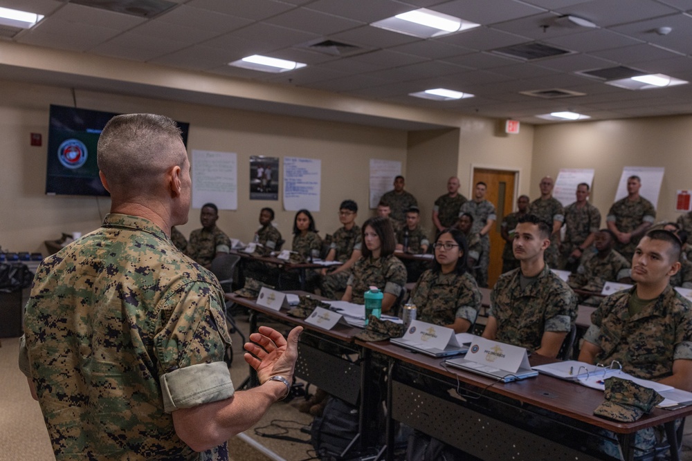 Deputy Commandant for Programs and Resources visits Financial Management School