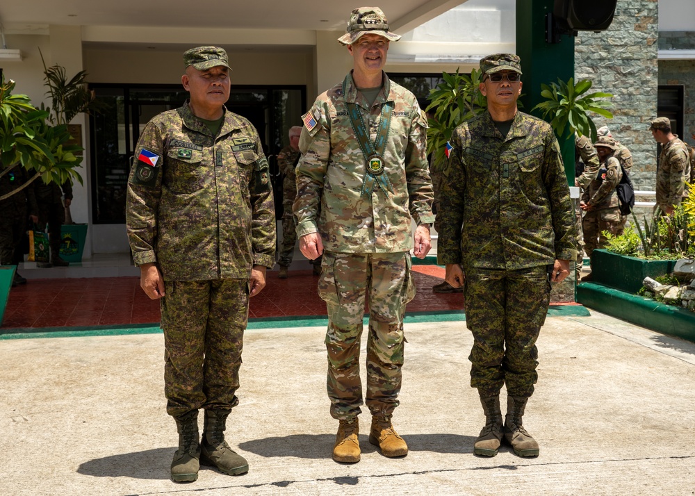 JPMRC-X | Lt. Gen. James Jarrard (DCG, USARPAC) Visit