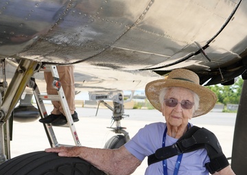 Local “Rosie Riveter” visits B-25 at U.S. Naval Test Pilot School