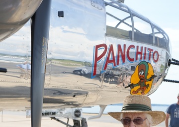 Local “Rosie Riveter” visits B-25 at U.S. Naval Test Pilot School