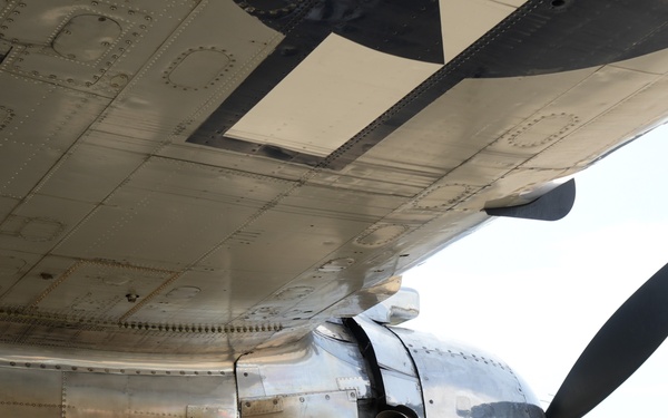 Local “Rosie Riveter” visits B-25 at U.S. Naval Test Pilot School