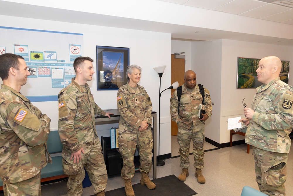 1st Area Medical Lab Commander Visits WRAIR