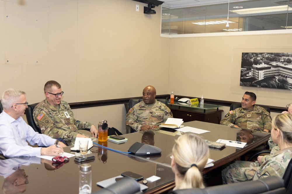 1st Area Medical Lab Commander Visits WRAIR