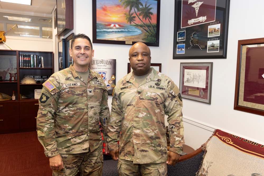 1st Area Medical Lab Commander Visits WRAIR