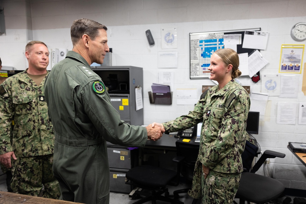 Vice Adm. Gumbleton Fleet Visit to HSC-26