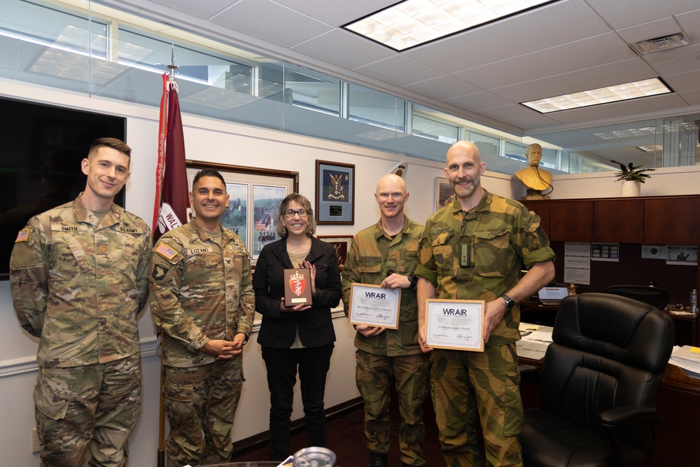Norwegian Defense Force Visits WRAIR