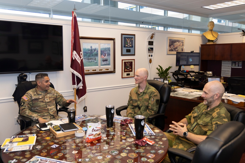 Norwegian Defense Force Visits WRAIR