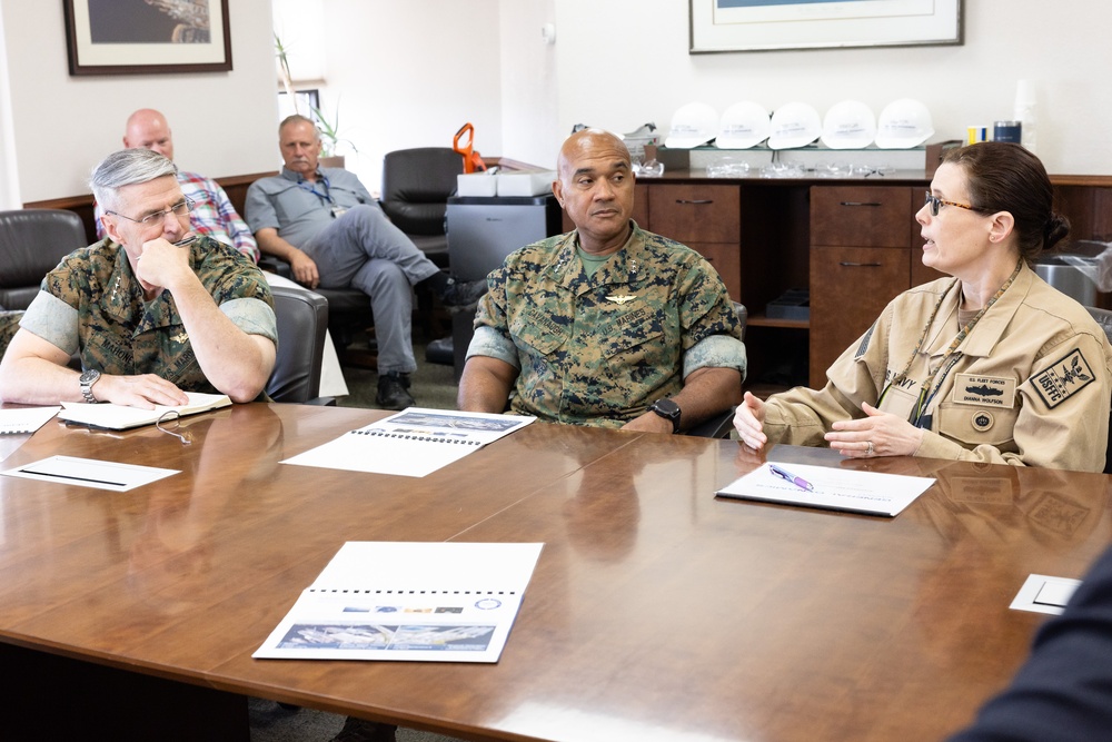 ACMC and MARFORCOM Commander visit USS Arlington (LPD 24) at NASSCO-Norfolk Shipyard