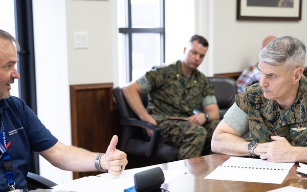 ACMC and MARFORCOM Commander visit USS Arlington (LPD 24) at NASSCO-Norfolk Shipyard