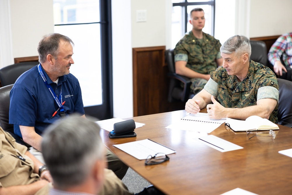 ACMC and MARFORCOM Commander visit USS Arlington (LPD 24) at NASSCO-Norfolk Shipyard