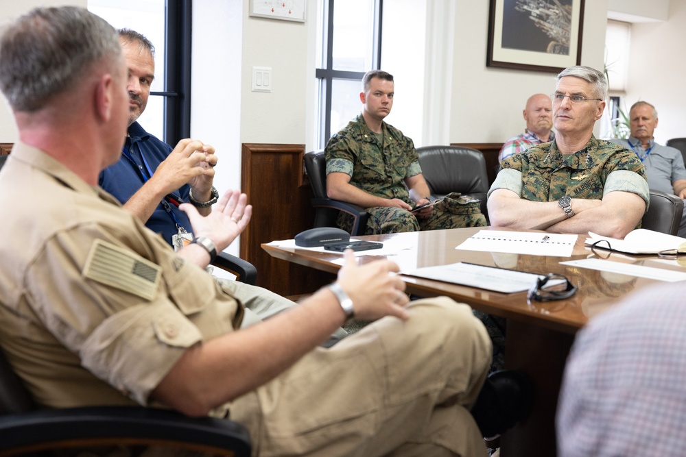 ACMC and MARFORCOM Commander visit USS Arlington (LPD 24) at NASSCO-Norfolk Shipyard