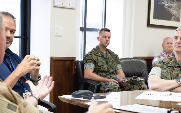 ACMC and MARFORCOM Commander visit USS Arlington (LPD 24) at NASSCO-Norfolk Shipyard