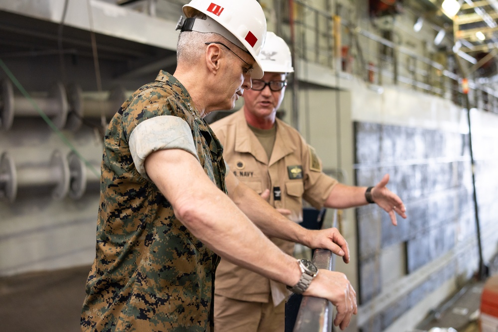 ACMC and MARFORCOM Commander visit USS Arlington (LPD 24) at NASSCO-Norfolk Shipyard