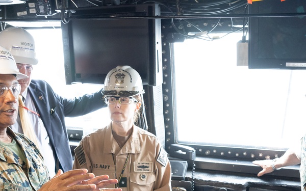 ACMC and MARFORCOM Commander visit USS Arlington (LPD 24) at NASSCO-Norfolk Shipyard