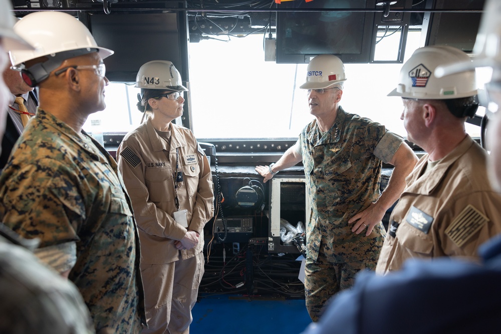 DVIDS - Images - ACMC and MARFORCOM Commander visit USS Arlington (LPD ...