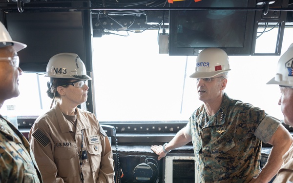 ACMC and MARFORCOM Commander visit USS Arlington (LPD 24) at NASSCO-Norfolk Shipyard