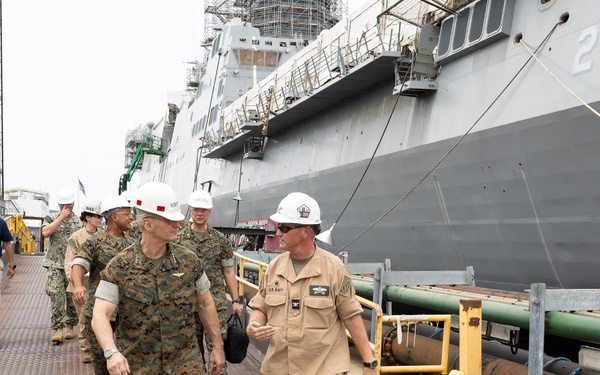 ACMC and MARFORCOM Commander visit USS Arlington (LPD 24) at NASSCO-Norfolk Shipyard