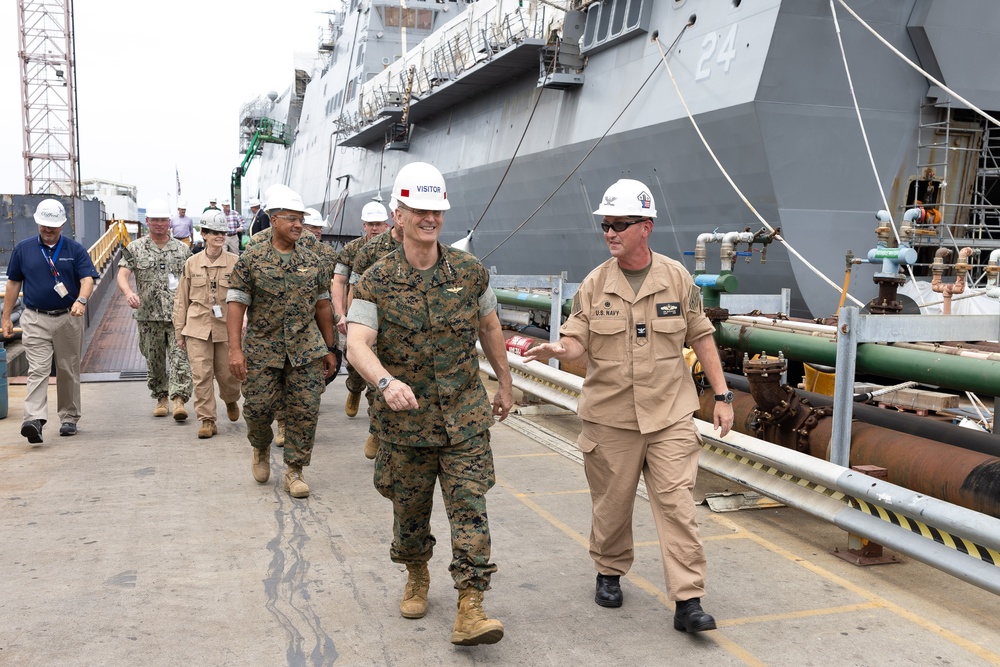 DVIDS - Images - ACMC and MARFORCOM Commander visit USS Arlington (LPD ...