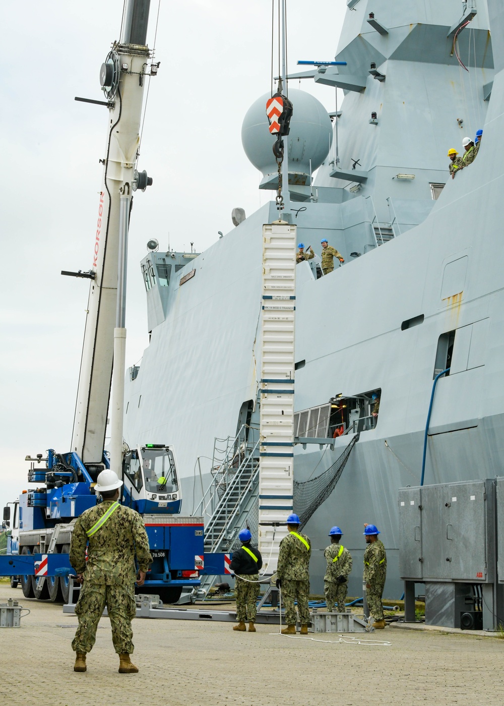 NCHB 1 and Danish Navy load missiles