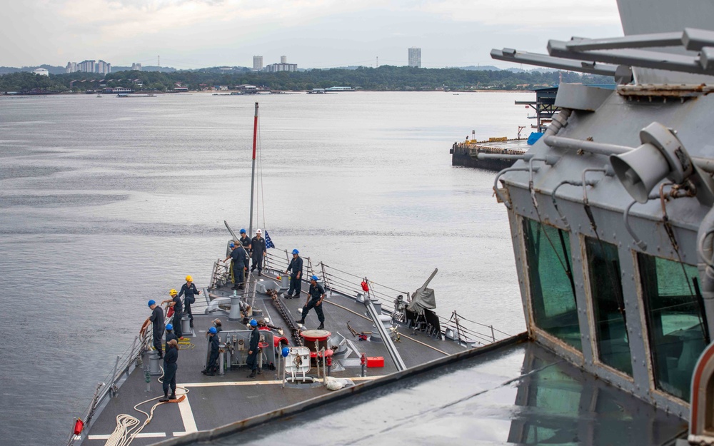 USS Russell (DDG 59) transits into the Republic of Singapore
