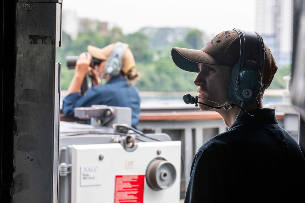 USS Russell (DDG 59) transits out of the Republic of Singapore