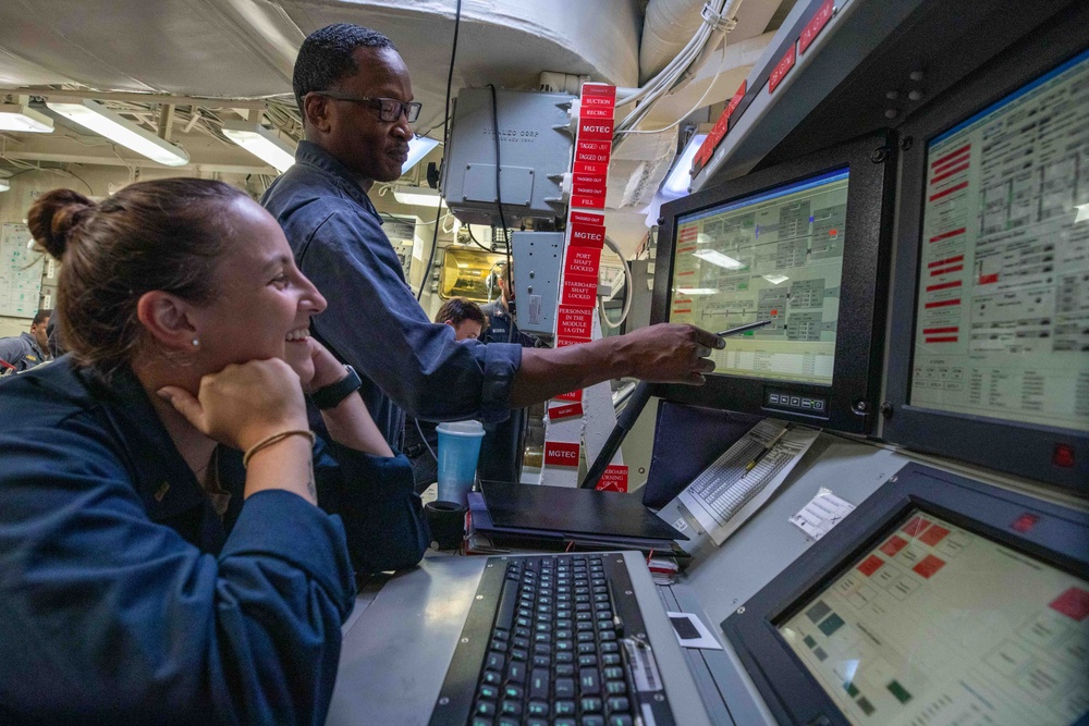 USS Russell (DDG 59) engineering training team drills