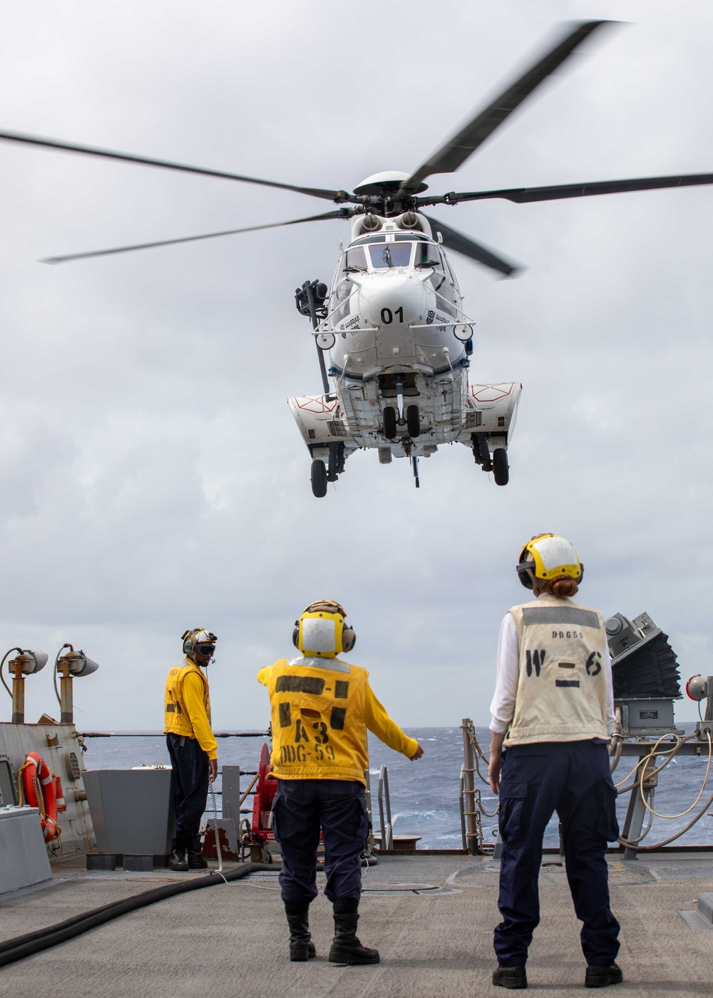 DVIDS - Images - USS Russell (DDG 59) conducts a vertical replenishment ...