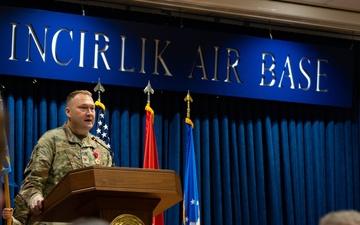 39 MSG hosts Change of Command
