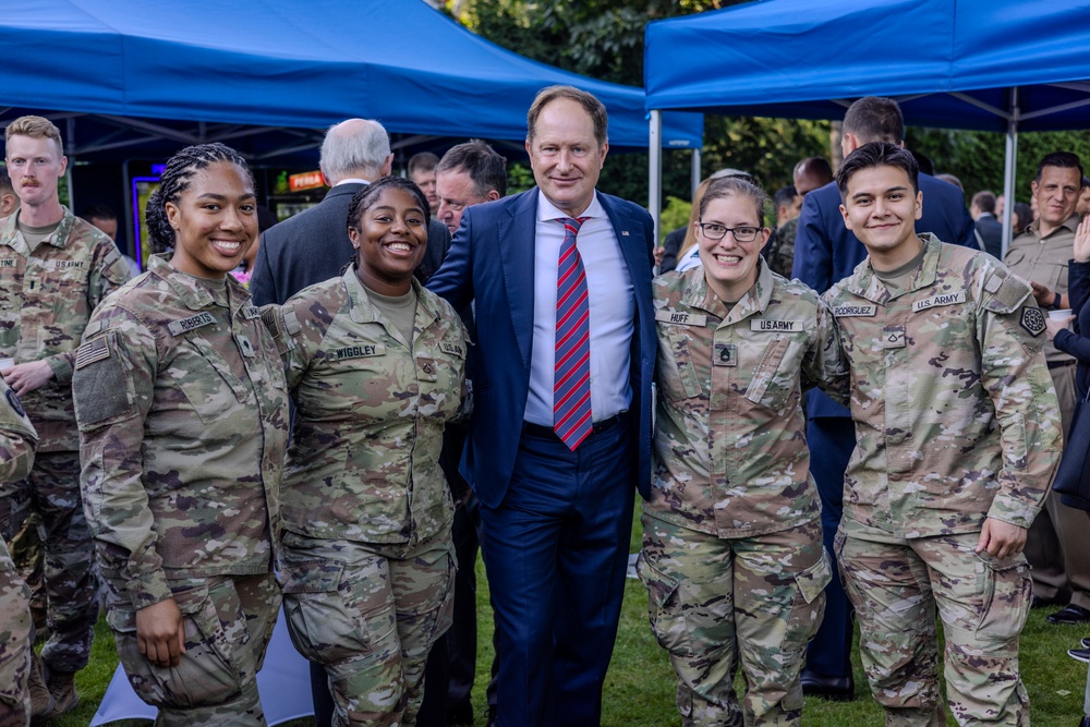 U.S. Ambassador to Poland hosts gathering between U.S. Soldiers, USO representatives