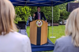 U.S. Ambassador to Poland hosts gathering between U.S. Soldiers, USO representatives