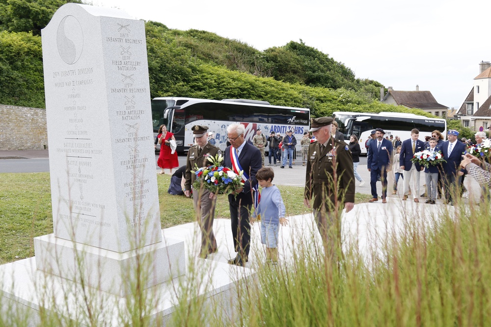 29th Infantry Soldiers visit the 29th Infantry Division Monument