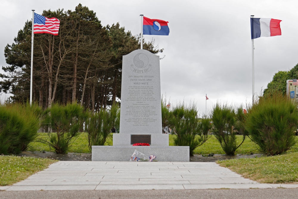 29th Infantry Soldiers visit the 29th Infantry Division Monument