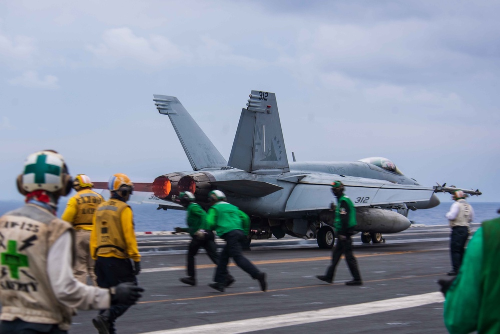 DVIDS - Images - USS Ronald Reagan (CVN76) Sailors conduct flight deck ...