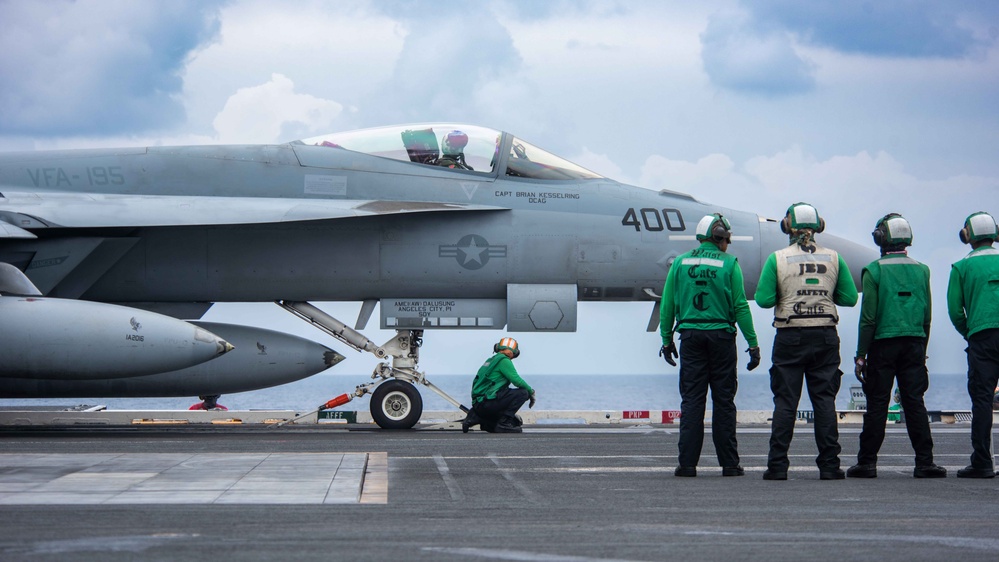 DVIDS - Images - USS Ronald Reagan (CVN76) Sailors conduct flight deck ...
