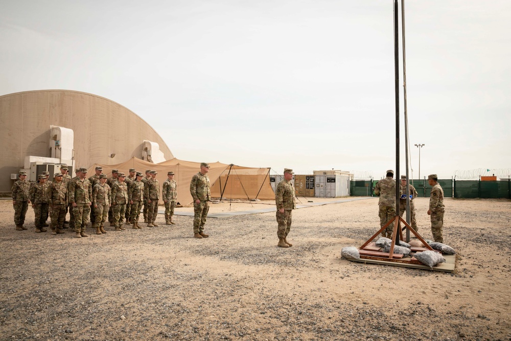 Soldiers raise new Minnesota Flag for the first time