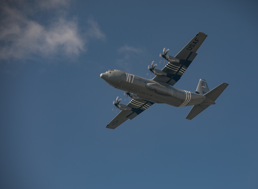 General Hecker honors C-47 Aircrews in Picauville