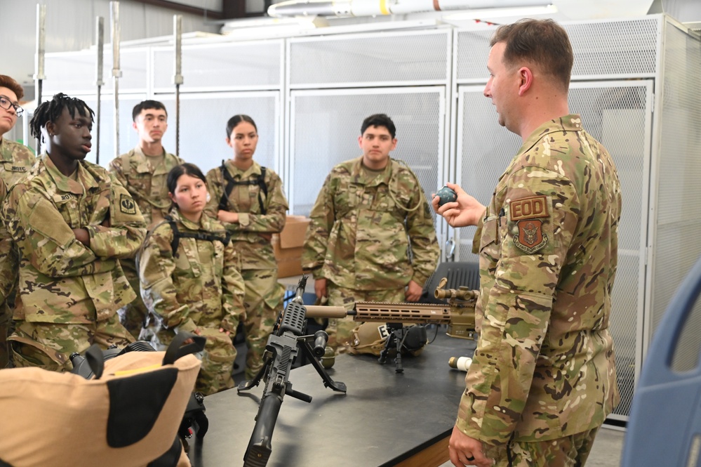 301st Fighter Wing EOD Gives Demonstration to Fort Worth ISD JROTC Group